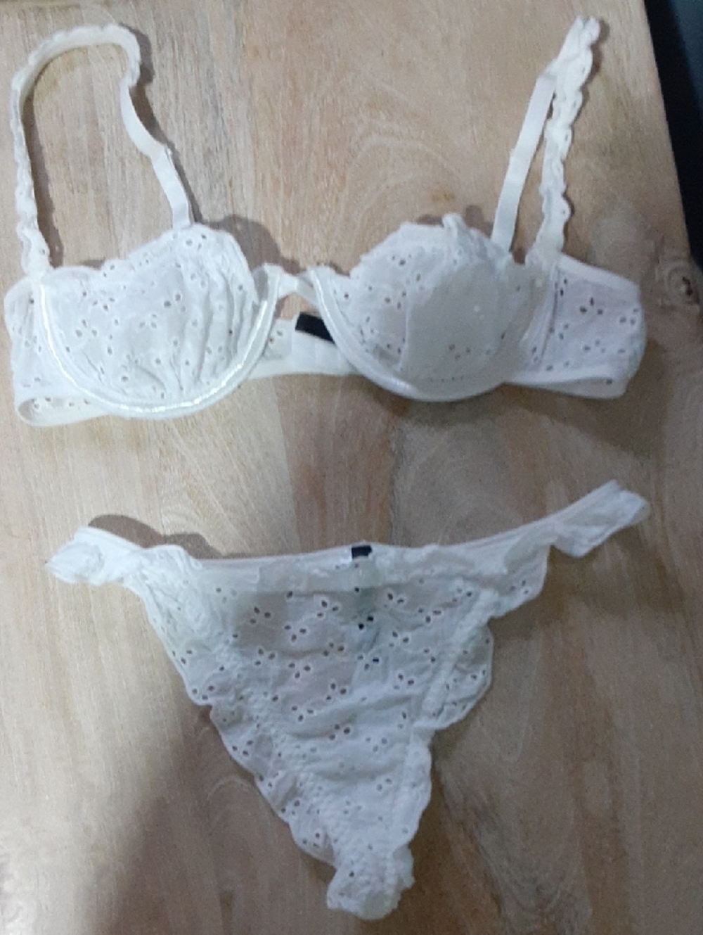 PrettyLittleThing White Eyelet Lace Bra & Panty Set